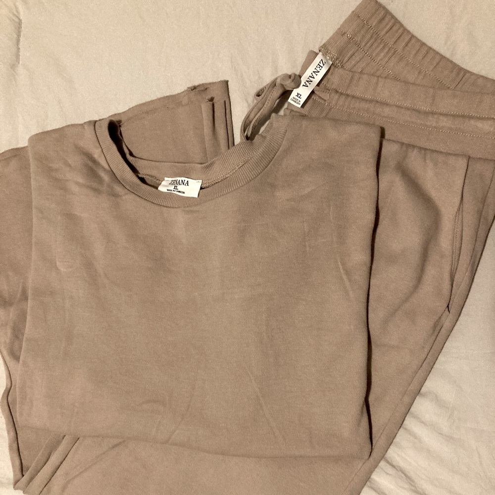2 Piece Zenana Lounge Set. Size XL